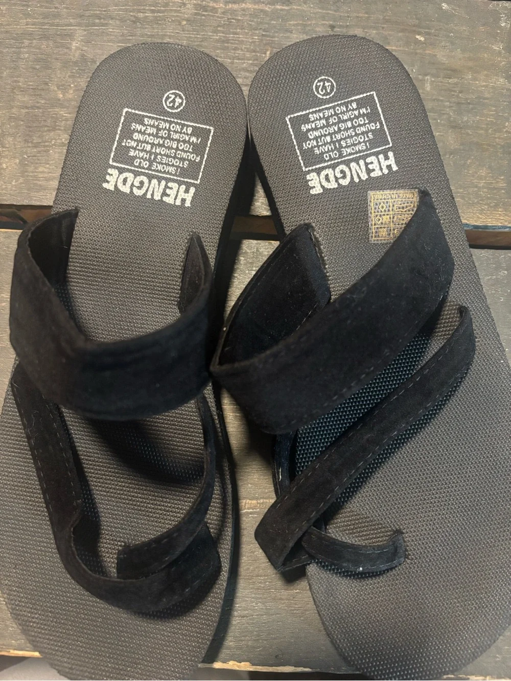 Hengde Black Slide Sandals - Picture 1 of 2